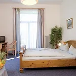 Отель Vier Jahreszeiten 3*