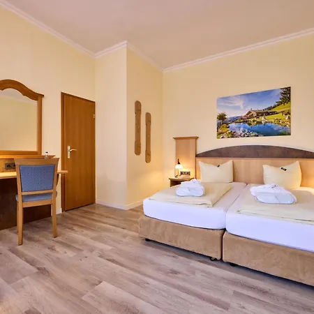 Vier Jahreszeiten Hotel 3*