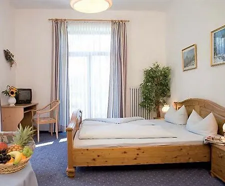 Hotel Vier Jahreszeiten 3*