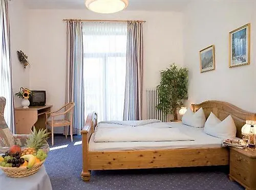 Отель Vier Jahreszeiten 3*